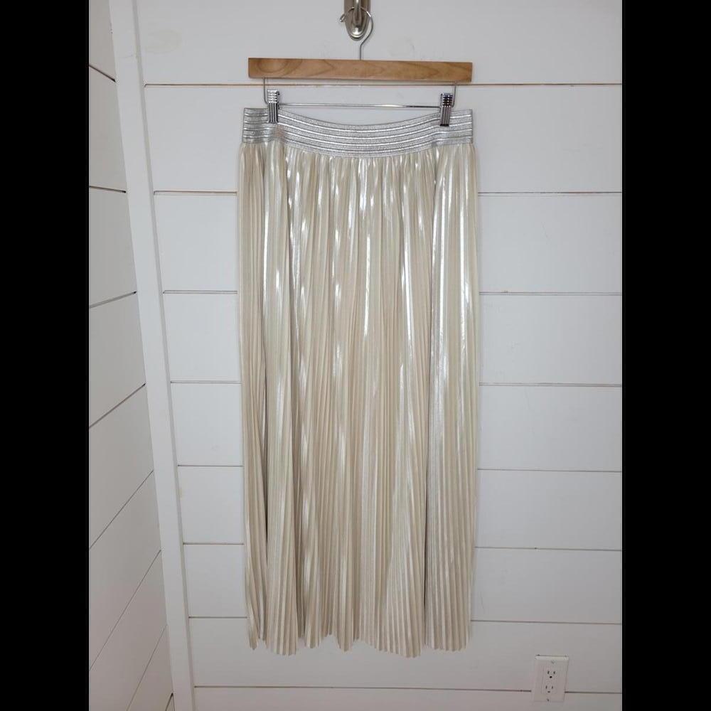 Chico's size 1 champagne cream shiny pleated maxi skirt